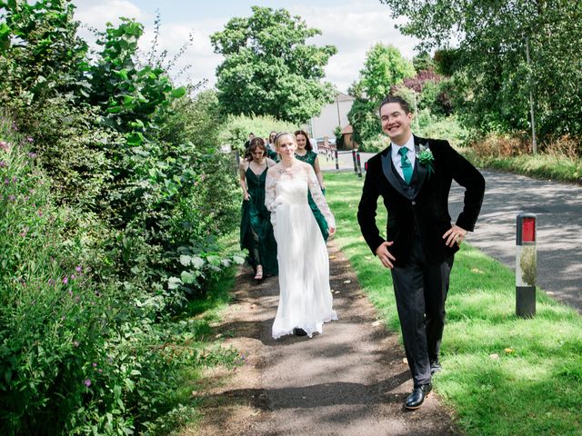 Antonia and Rob&apos;s Wedding in Gloucester, Gloucestershire 31