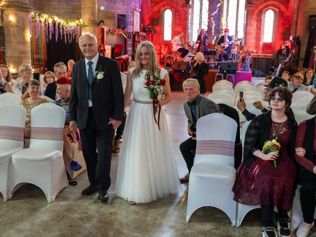 Pete and Susan&apos;s Wedding in Todmorden, Lancashire 4