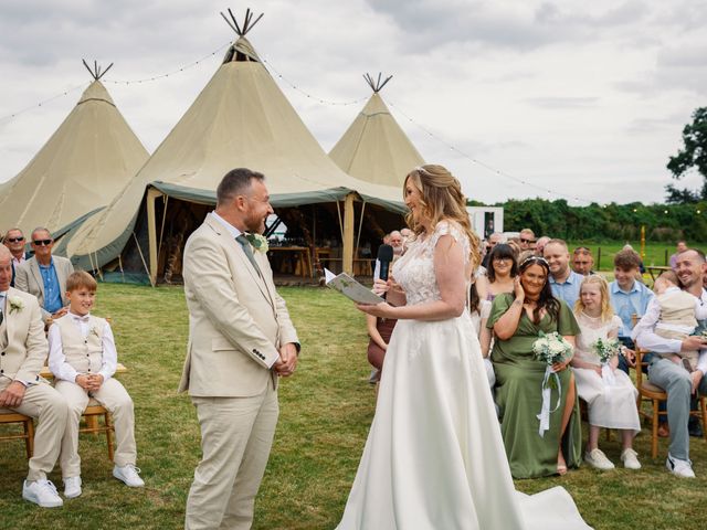 Tony and Liz&apos;s Wedding in Kettering, Northamptonshire 9