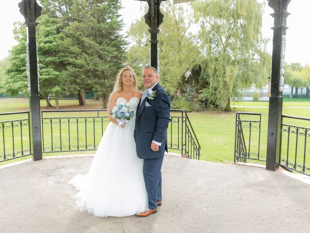 Gary and Natasha's Wedding in Bedworth, Warwickshire 8