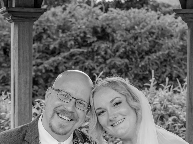 Emma and Graham&apos;s Wedding in Lincoln, Lincolnshire 6