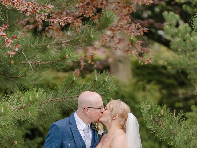 Emma and Graham&apos;s Wedding in Lincoln, Lincolnshire 7