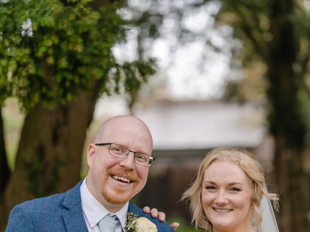 Emma and Graham&apos;s Wedding in Lincoln, Lincolnshire 9