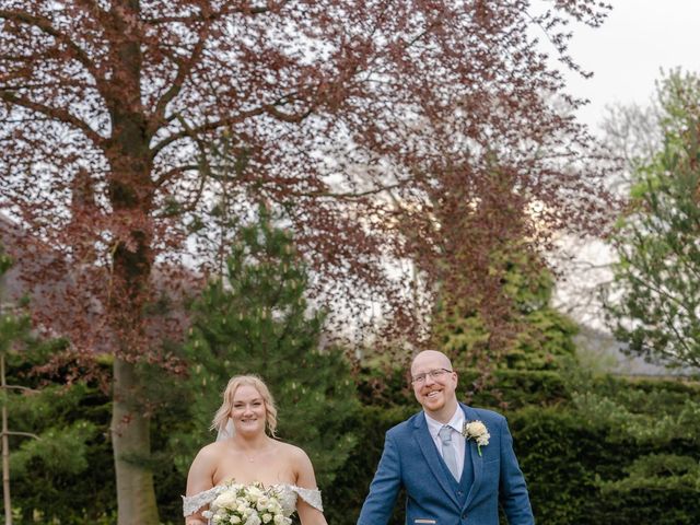 Emma and Graham&apos;s Wedding in Lincoln, Lincolnshire 10