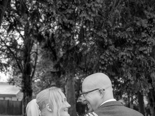 Emma and Graham&apos;s Wedding in Lincoln, Lincolnshire 11