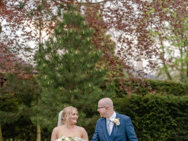 Emma and Graham&apos;s Wedding in Lincoln, Lincolnshire 28