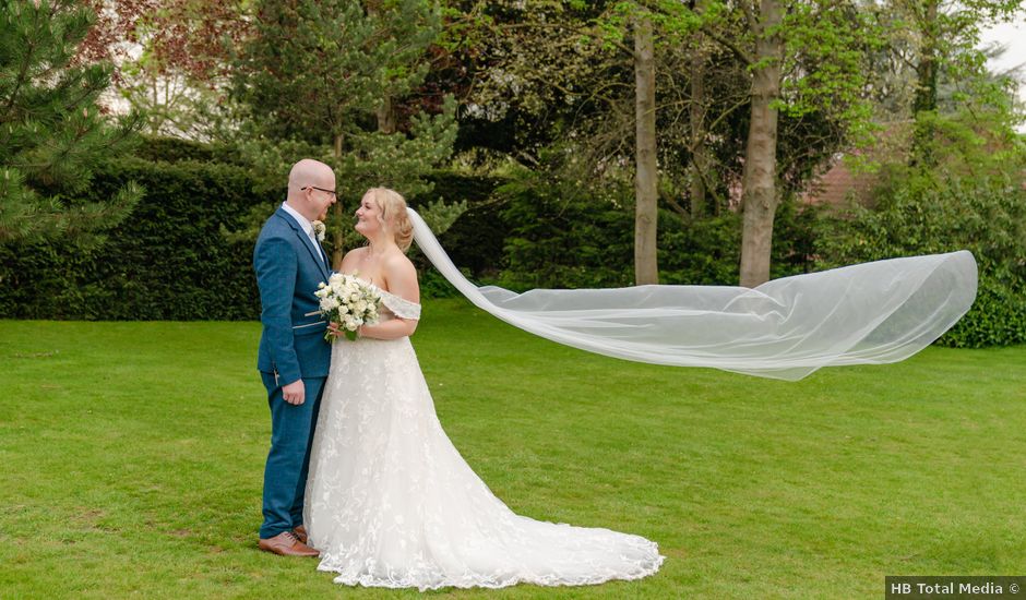 Emma and Graham's Wedding in Lincoln, Lincolnshire