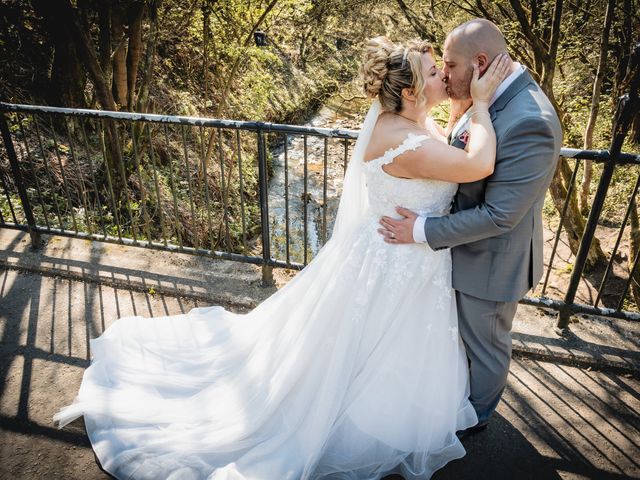Kevin and Vicky's Wedding in Oldham, Greater Manchester 5