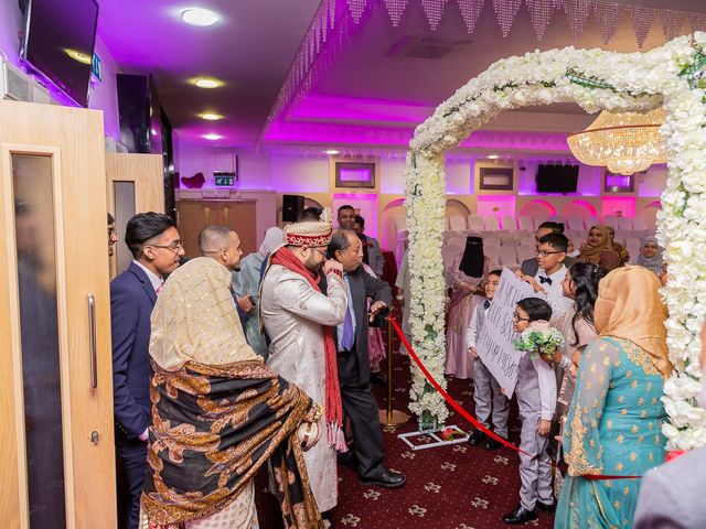 Taslima and Faheem&apos;s Wedding in Handsworth, West Midlands 11