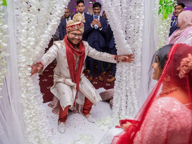 Taslima and Faheem&apos;s Wedding in Handsworth, West Midlands 17