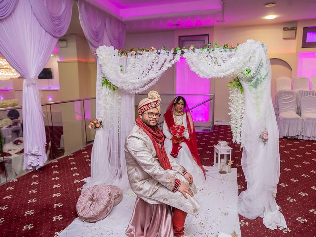 Taslima and Faheem&apos;s Wedding in Handsworth, West Midlands 33