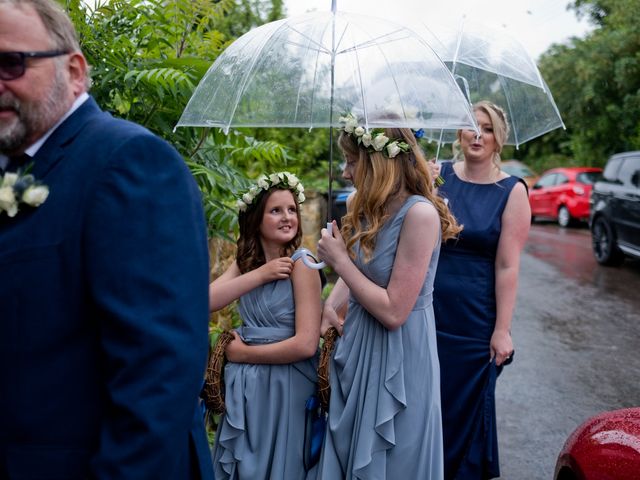 Becky and Simon&apos;s Wedding in Moreton-in-Marsh, Gloucestershire 13