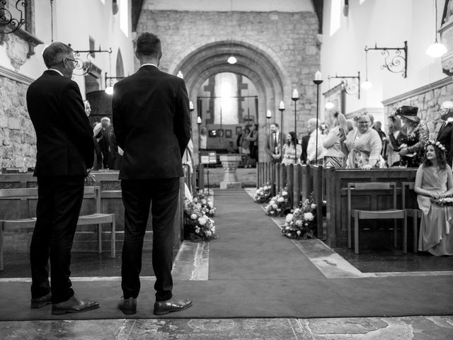 Becky and Simon&apos;s Wedding in Moreton-in-Marsh, Gloucestershire 19