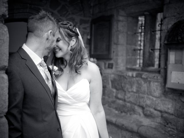 Becky and Simon&apos;s Wedding in Moreton-in-Marsh, Gloucestershire 34