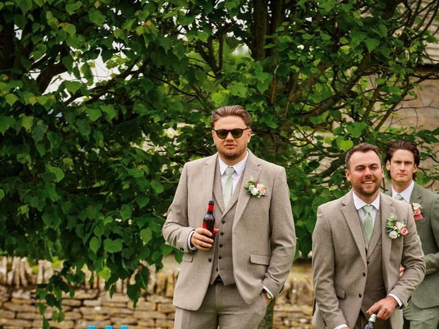 Arthur and Robyn&apos;s Wedding in Bicester, Oxfordshire 8