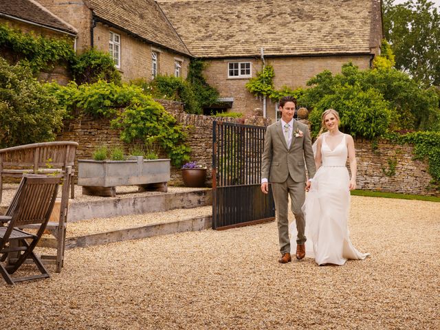 Arthur and Robyn&apos;s Wedding in Bicester, Oxfordshire 30