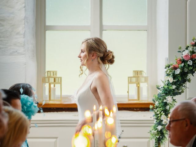 Arthur and Robyn&apos;s Wedding in Bicester, Oxfordshire 33