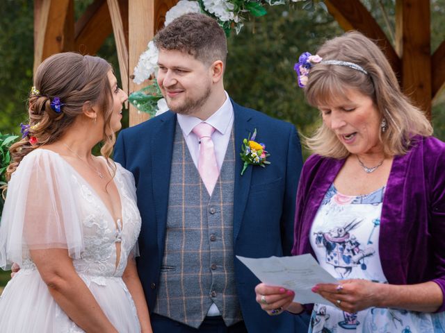 Oliver and Shannon&apos;s Wedding in Bromsgrove, Worcestershire 10