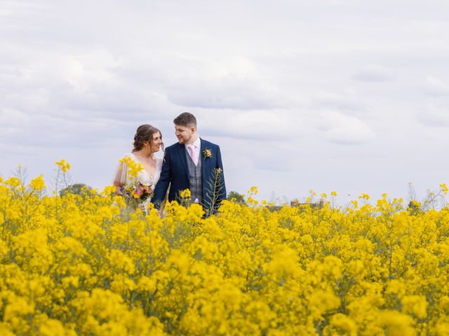 Oliver and Shannon&apos;s Wedding in Bromsgrove, Worcestershire 28