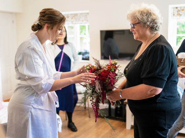 Rob and Amy&apos;s Wedding in Birtsmorton, Worcestershire 30