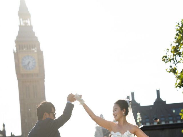 Mrs Wang and Mr Wang's Wedding in London Bridge, East Central London 13