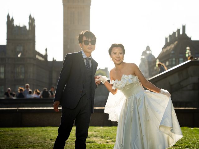 Mrs Wang and Mr Wang's Wedding in London Bridge, East Central London 14