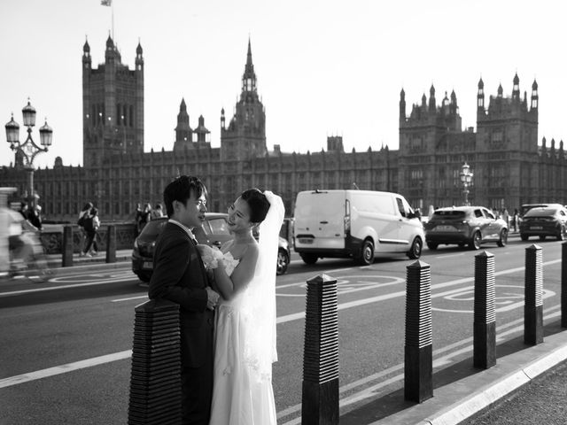 Mrs Wang and Mr Wang's Wedding in London Bridge, East Central London 16