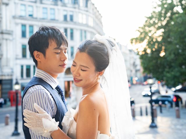 Mrs Wang and Mr Wang's Wedding in London Bridge, East Central London 34