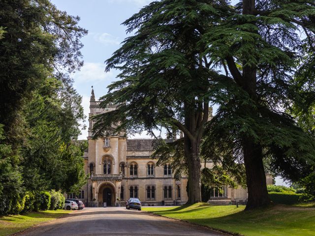 Jake and Sarah&apos;s Wedding in Chippenham, Wiltshire 4