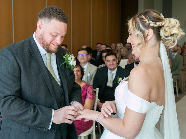 Simon and Hannah&apos;s Wedding in South Cerney, Gloucestershire 10