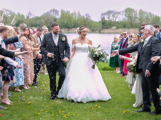 Simon and Hannah&apos;s Wedding in South Cerney, Gloucestershire 11