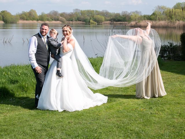 Simon and Hannah&apos;s Wedding in South Cerney, Gloucestershire 27