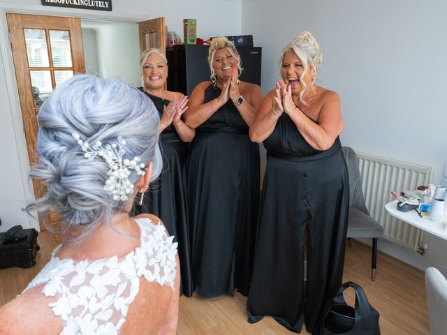 Michelle and Gary's Wedding in Woldingham, Surrey 3