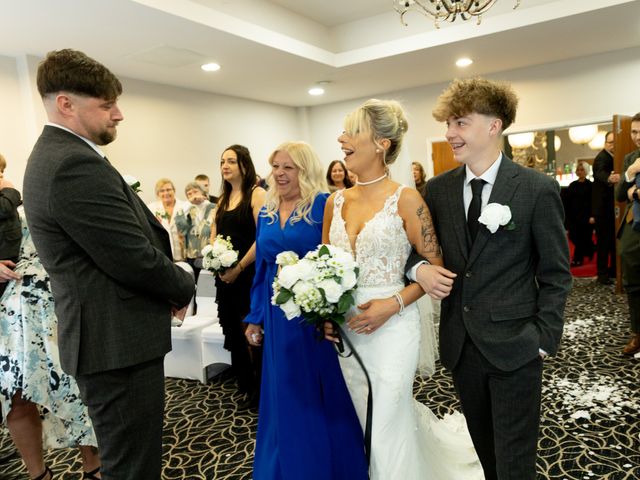 Daniel and Jade&apos;s Wedding in Hinckley, Leicestershire 10