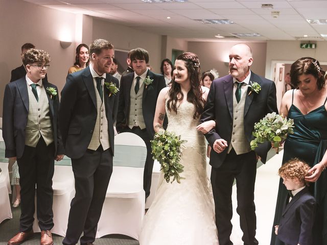 Natalie and Jamie&apos;s Wedding in Willerby, East Riding of Yorkshire 8
