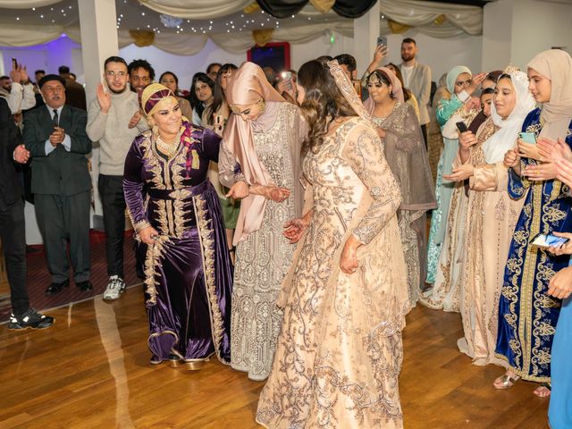 Osama and Humaira&apos;s Wedding in Birmingham, West Midlands 23