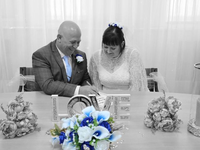 Peter and Jayne&apos;s Wedding in Allington , Lincolnshire 13