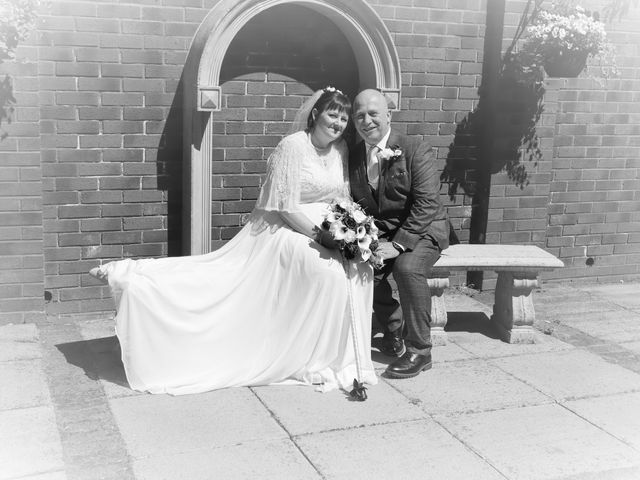 Peter and Jayne&apos;s Wedding in Allington , Lincolnshire 14