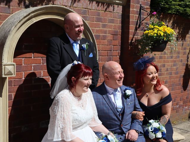 Peter and Jayne&apos;s Wedding in Allington , Lincolnshire 15