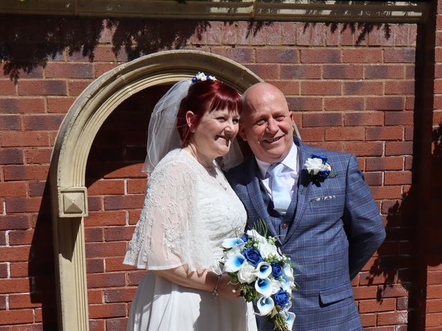 Peter and Jayne&apos;s Wedding in Allington , Lincolnshire 16