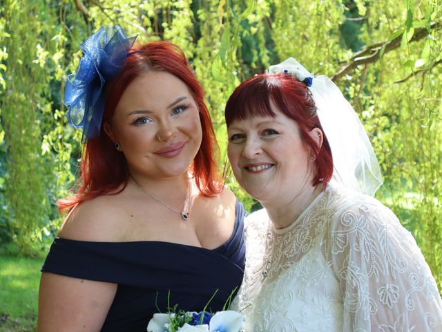 Peter and Jayne&apos;s Wedding in Allington , Lincolnshire 26