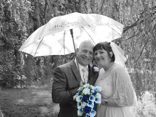 Peter and Jayne&apos;s Wedding in Allington , Lincolnshire 27