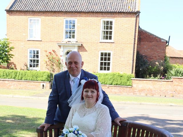 Peter and Jayne&apos;s Wedding in Allington , Lincolnshire 31