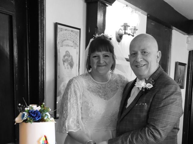 Peter and Jayne&apos;s Wedding in Allington , Lincolnshire 32