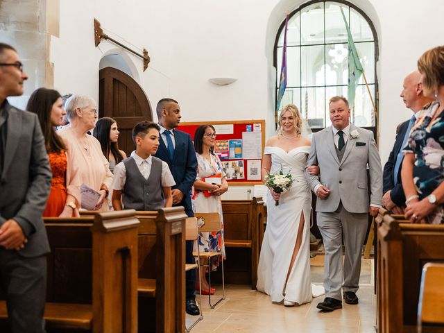 Reece and Ellen&apos;s Wedding in Lechlade, Gloucestershire 14