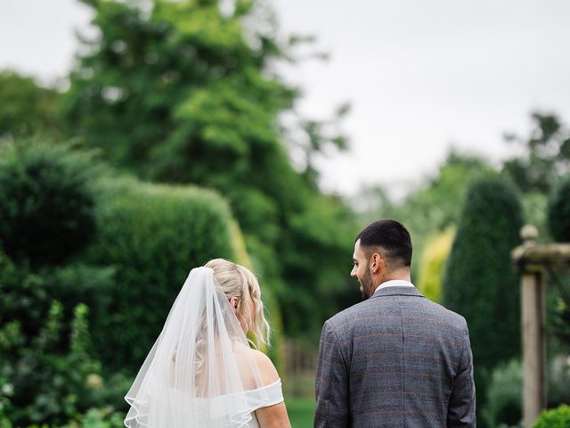 Reece and Ellen&apos;s Wedding in Lechlade, Gloucestershire 25