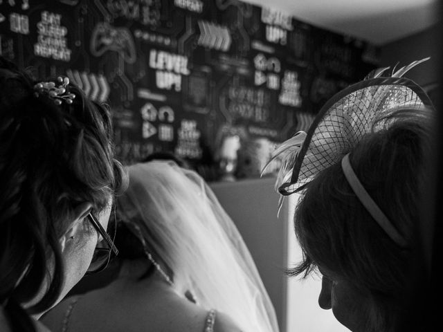 Hussein and Rachel's Wedding in Arnold, Nottinghamshire 14