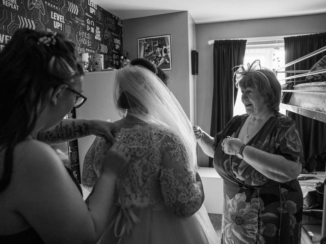 Hussein and Rachel's Wedding in Arnold, Nottinghamshire 17