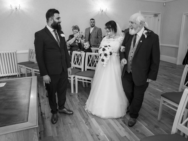 Hussein and Rachel's Wedding in Arnold, Nottinghamshire 28