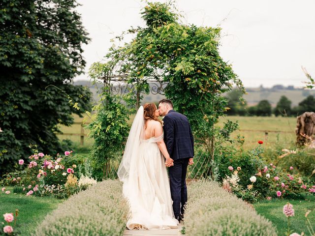 Sam and Emma&apos;s Wedding in Shipston on Stour, Warwickshire 13